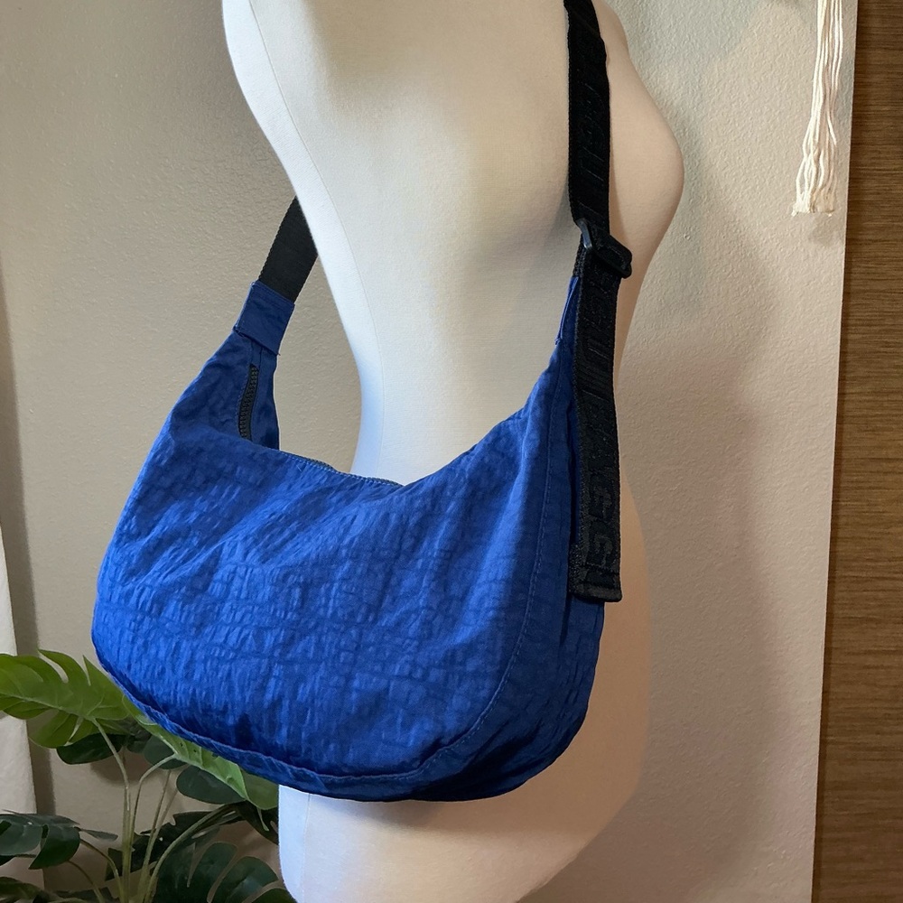 Baggu medium crescent in marine blue